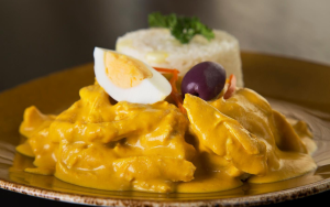 Ají de gallina peruano con el toque gourmet de Gastón Acurio